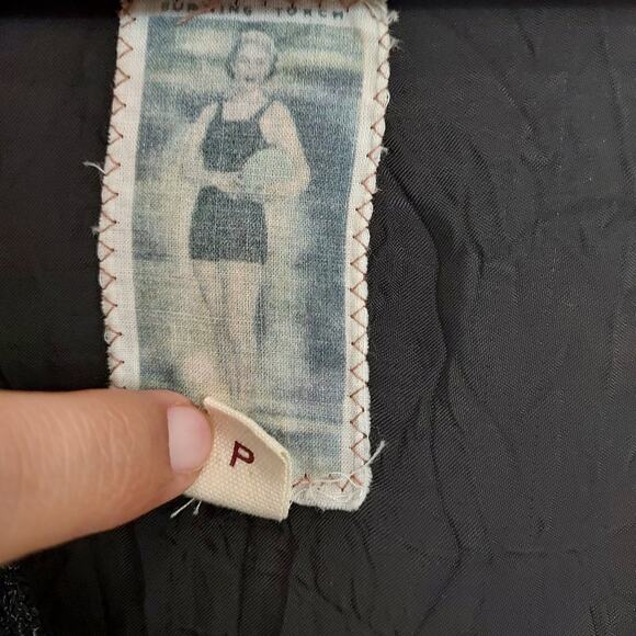 Burning Torch Black Silk Dress w/Lace Trim - Picture 6 of 9